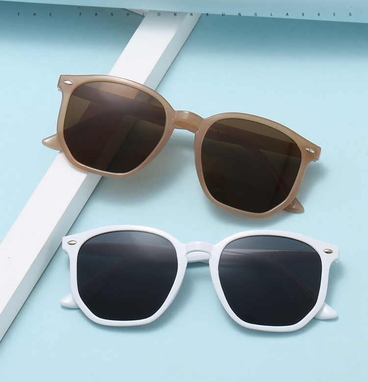Superhot Eyewear Model 13634 Sunglasses